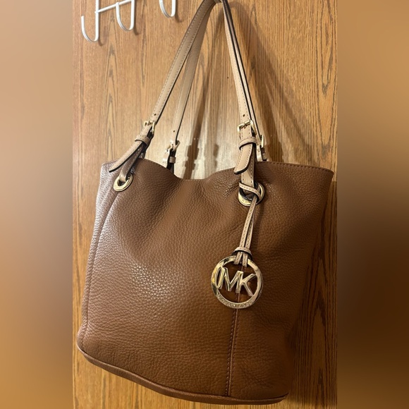 Michael Kors Two-Tone Pebbled Leather Jet-Set Carryall - Picture 3 of 12